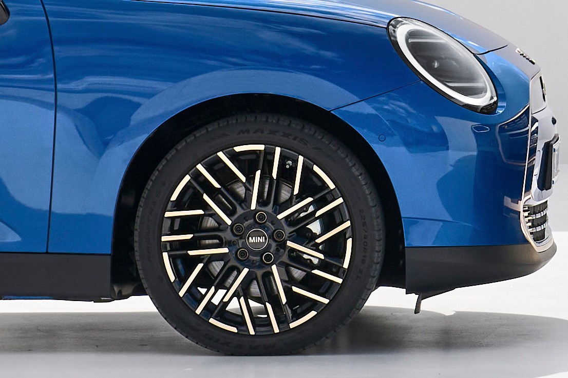 Ηλεκτρική κινητικότητα MINI - σχεδίαση - τροχοί -01
